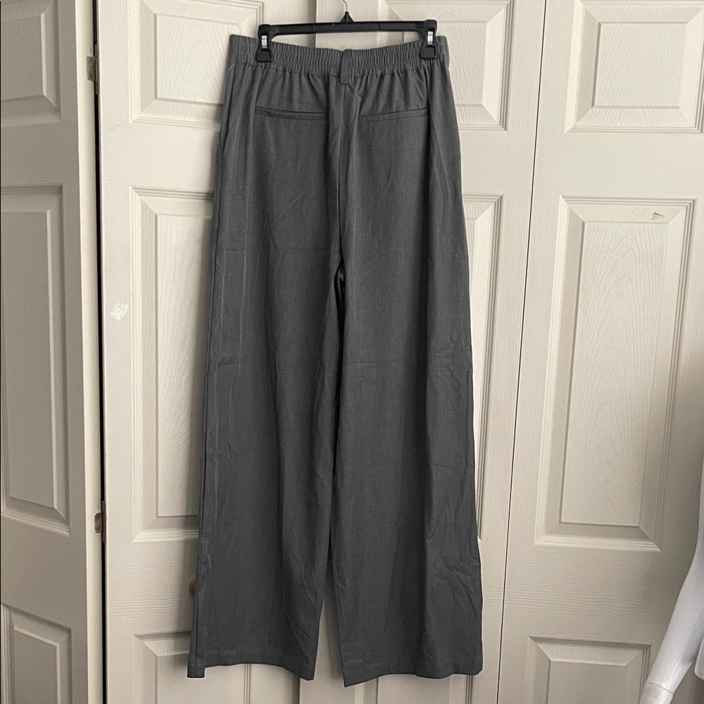 NEW House of Harlow 1960 Cropped Top Wide Leg Pants Set in gray. #0300 - Picture 6 of 15